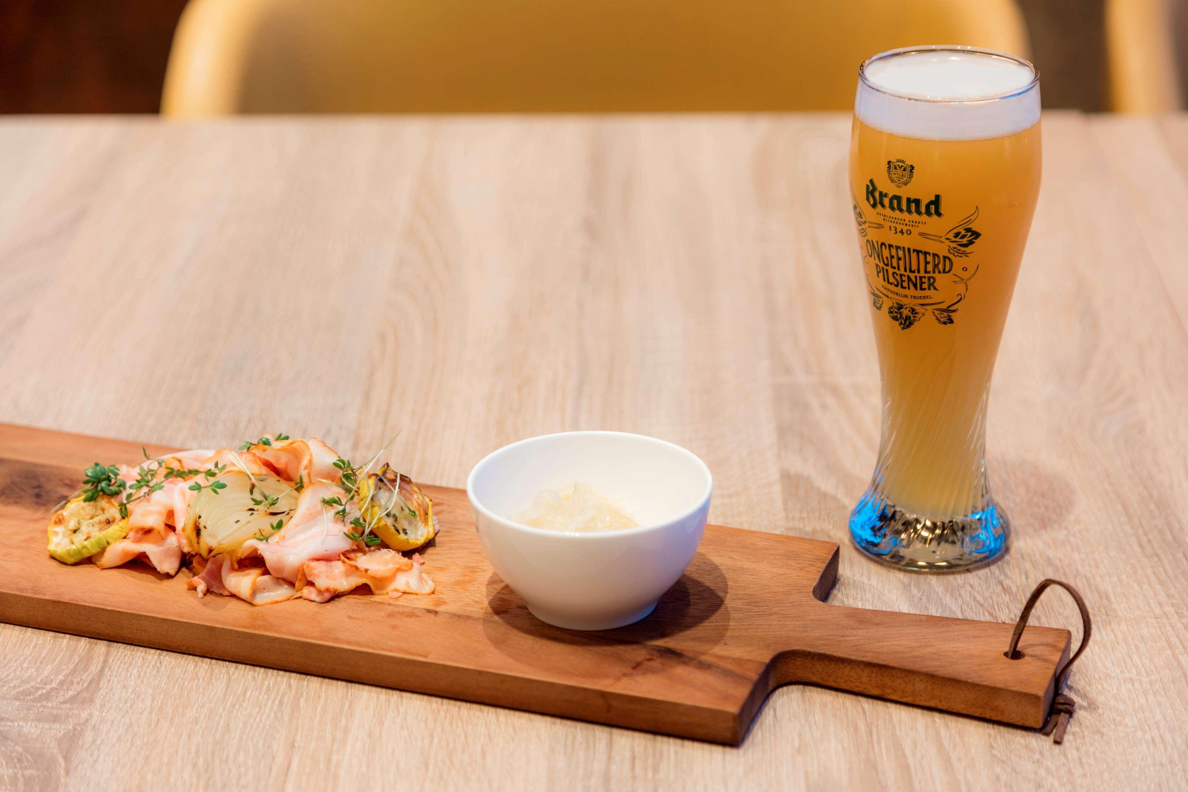Hilton The Hague Haia Exterior foto Beer and tapas