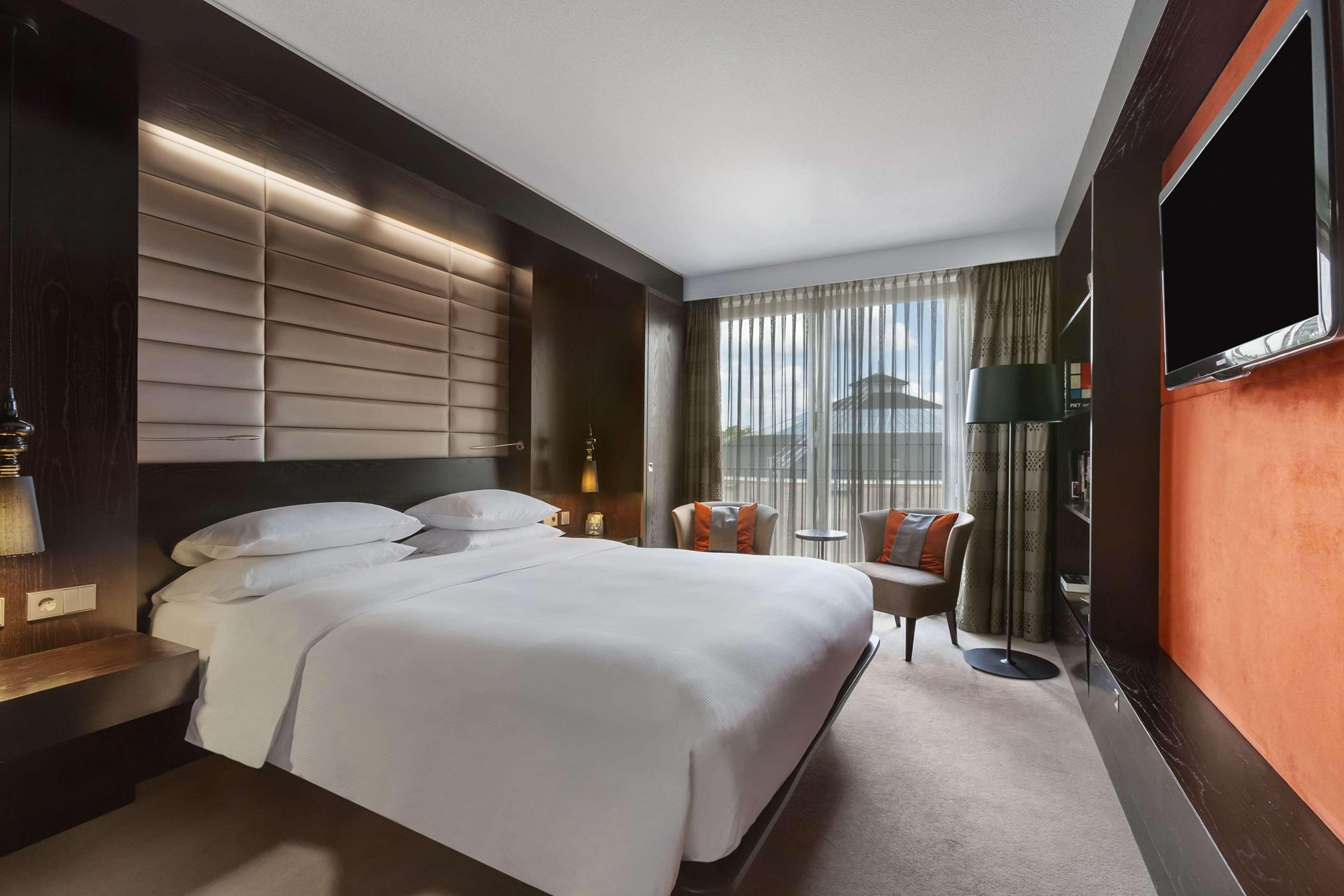 Hilton The Hague Haia Exterior foto A guest room at the hotel