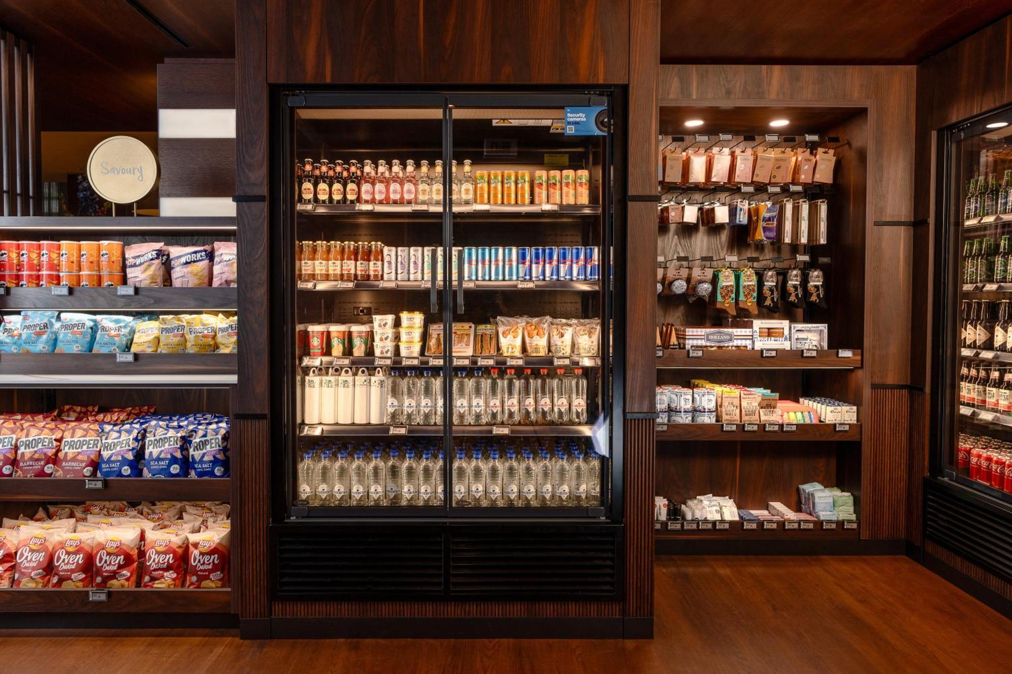 Hilton The Hague Haia Exterior foto A typical Starbucks Reserve bar